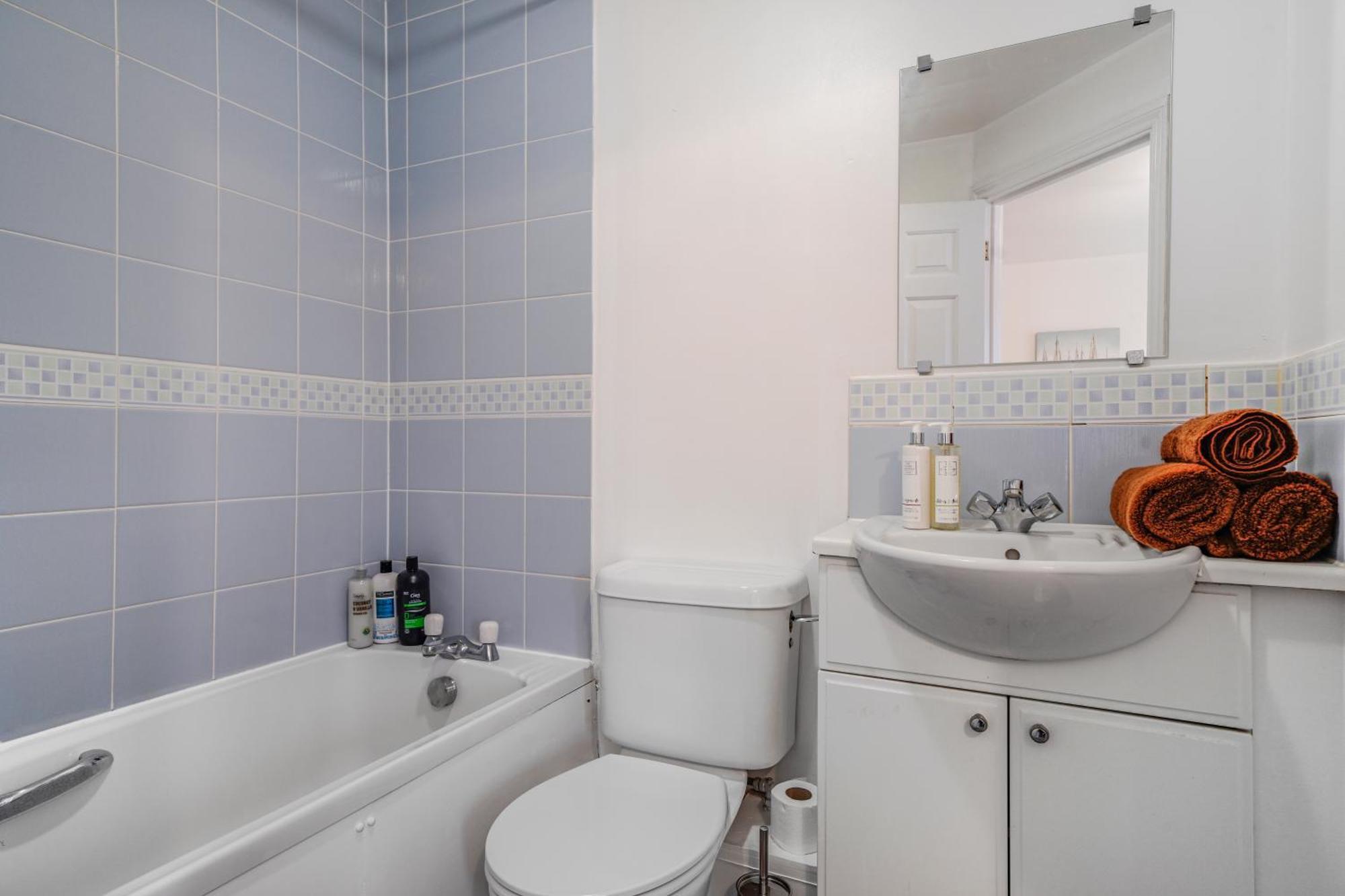 Station & Shops 3Min Walk I Heathrow 15 Mins I X2 Ensuites I Parking X2 Лэнгли-Мэриш Экстерьер фото