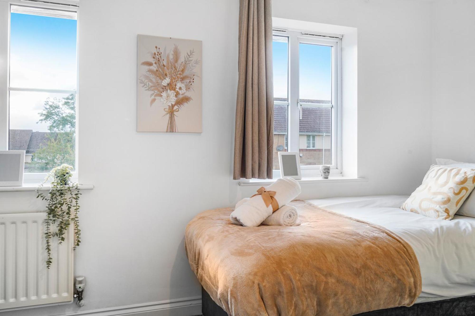 Station & Shops 3Min Walk I Heathrow 15 Mins I X2 Ensuites I Parking X2 Лэнгли-Мэриш Экстерьер фото