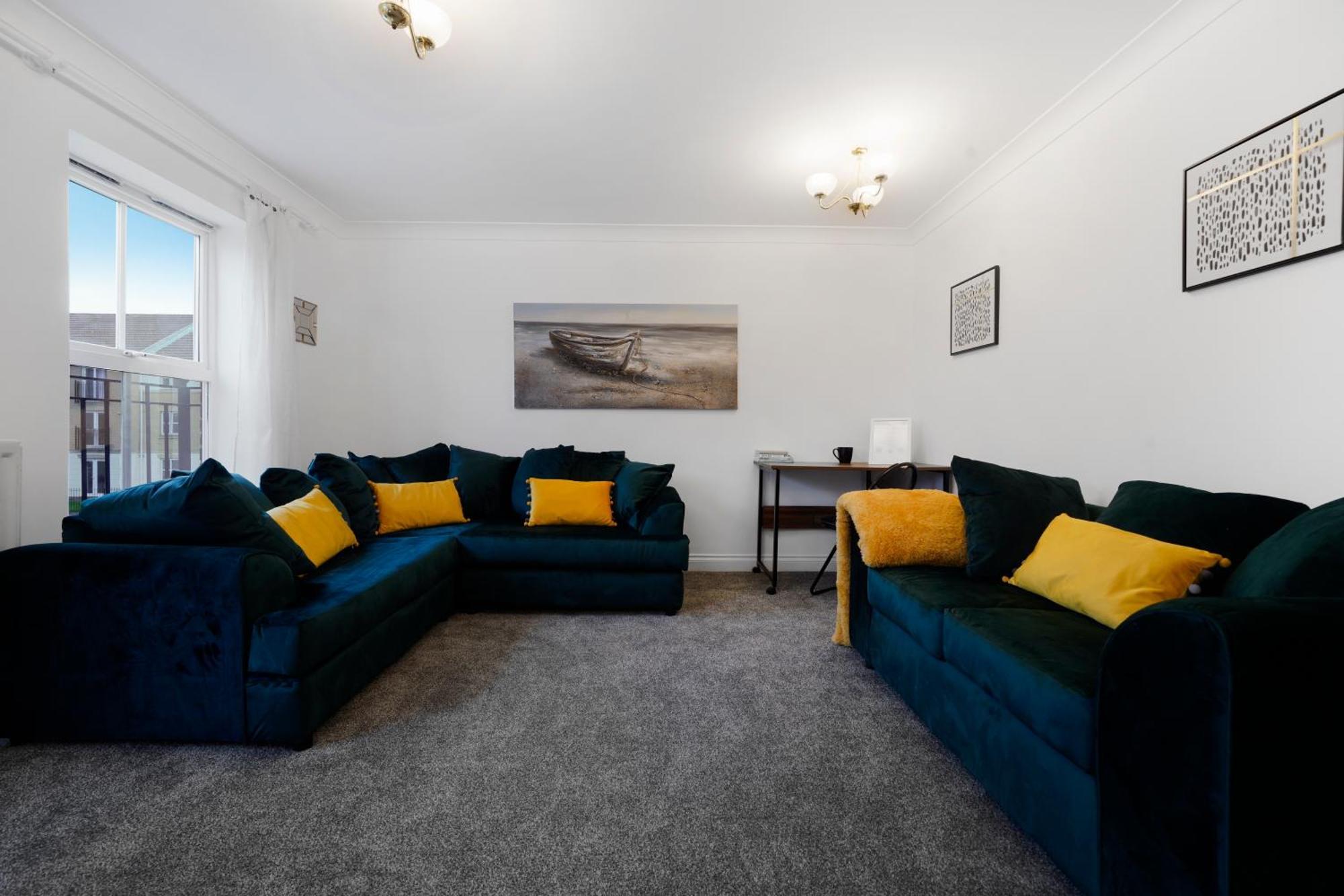 Station & Shops 3Min Walk I Heathrow 15 Mins I X2 Ensuites I Parking X2 Лэнгли-Мэриш Экстерьер фото